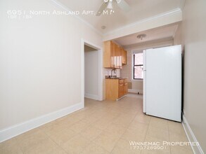 6951 N Ashland Ave in Chicago, IL - Building Photo - Building Photo