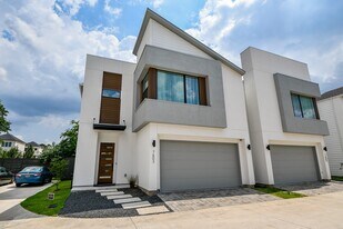 7603 Jacquelyn Gdns Ln in Houston, TX - Building Photo