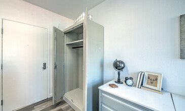 SHARED & PRIVATE Dorm Style Units Availabl... in Berkeley, CA - Foto de edificio - Building Photo