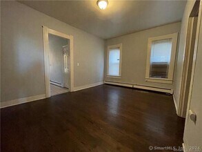 383 Myrtle Ave in Bridgeport, CT - Building Photo - Building Photo