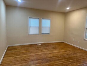 42 E Main St, Unit 1A in Middletown, NY - Foto de edificio - Building Photo