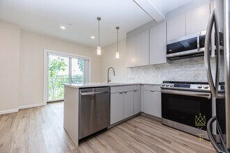 458 Washington St, Unit 107 in Boston, MA - Building Photo - Building Photo