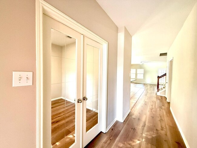 property at 107 W Spindle Tree Cir