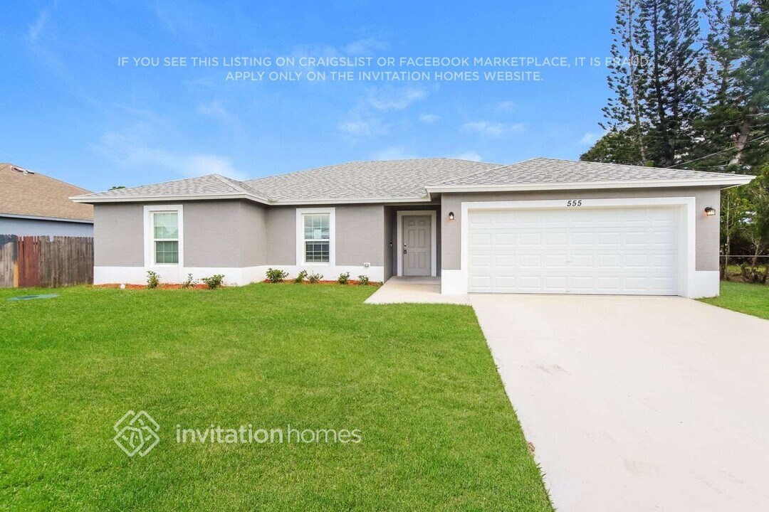 555 NW North Macedo Blvd in Port St. Lucie, FL - Building Photo