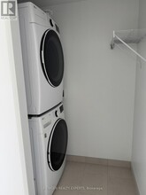 395 Square One Dr in Mississauga, ON - Building Photo - Building Photo