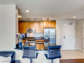 200 W Sahara Ave in Las Vegas, NV - Foto de edificio - Building Photo