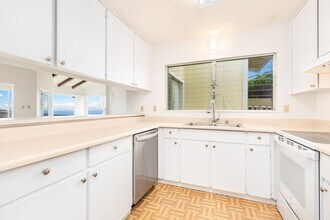 1047 Kaumoku St in Honolulu, HI - Building Photo - Building Photo