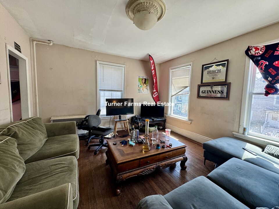24 Pratt St, Unit 2 in Boston, MA - Building Photo
