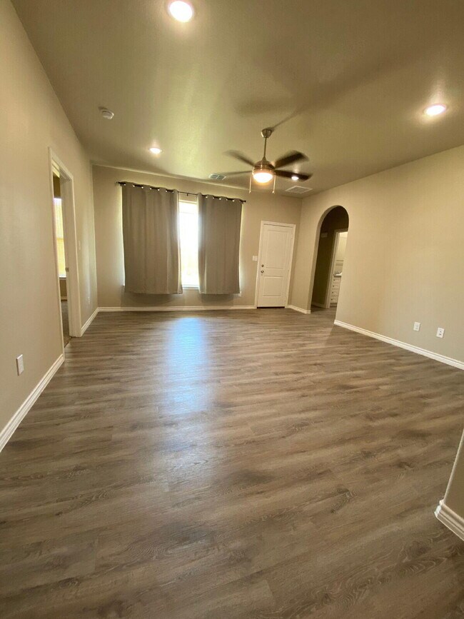 7009 11th St in Lubbock, TX - Building Photo - Building Photo