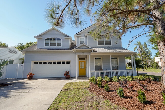 property at 920 W Coral St