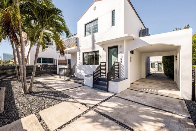 7910 Byron Ave in Miami Beach, FL - Building Photo - Building Photo