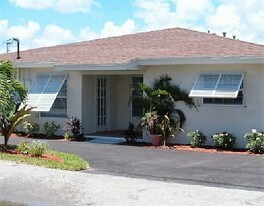 528 Eastwind Dr in North Palm Beach, FL - Building Photo