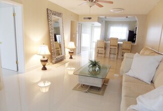 6005 Del Lago Cir, Unit #100 in Sunrise, FL - Building Photo - Building Photo