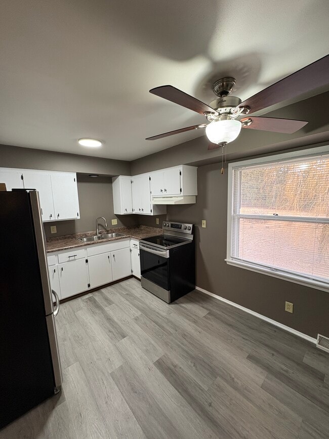 2950 N 184th St in Brookfield, WI - Foto de edificio - Building Photo