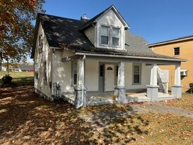 1413 E Harper Ave in Maryville, TN - Building Photo