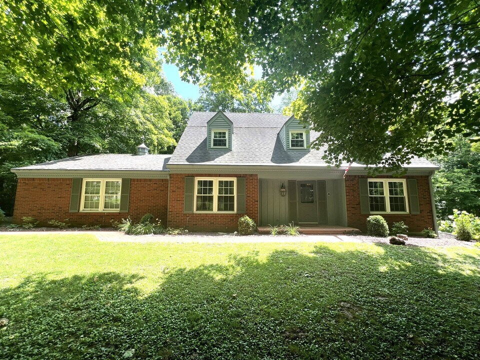 1075 Woodland Ave in Corydon, IN - Building Photo