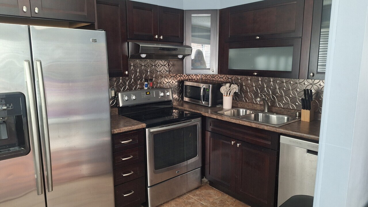 2718 Painter Ave, Unit B108 in Knoxville, TN - Foto de edificio
