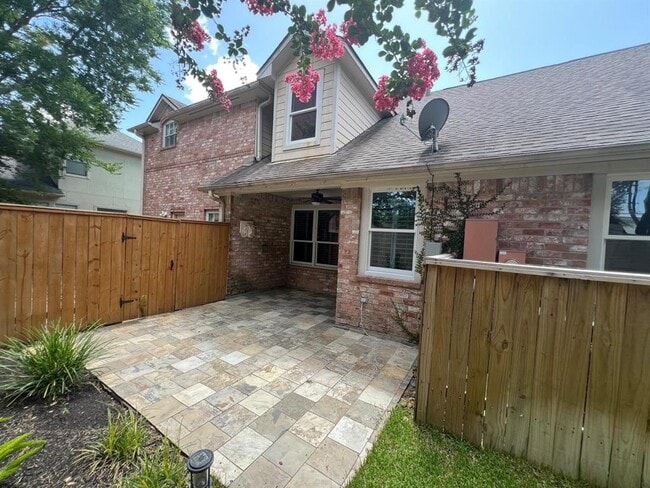 1155 Enclave Square E in Houston, TX - Building Photo - Building Photo