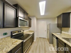 7007 Capeshaw in San Antonio, TX - Foto de edificio - Building Photo