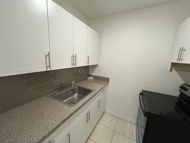 1590 NE 125th Terrace in North Miami, FL - Building Photo - Building Photo