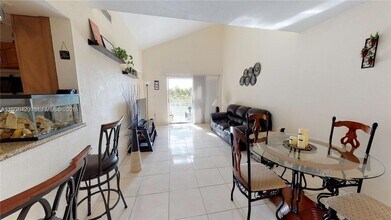 9735 Fontainebleau Blvd in Miami, FL - Building Photo - Building Photo