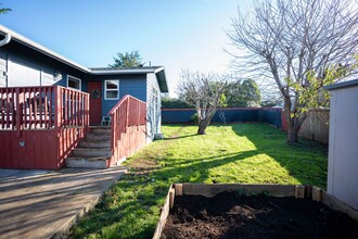 2288 Mabelle Ave in Eureka, CA - Building Photo - Building Photo