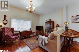 22 Queen St in Innisfil, ON - Building Photo - Building Photo