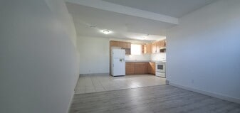 145 Centre St in Belleville, ON - Building Photo