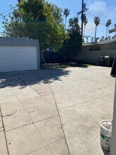 5426 S Van Ness Ave in Los Angeles, CA - Foto de edificio - Building Photo