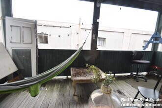 19 Saint Lukes Rd, Unit 1 in Boston, MA - Foto de edificio - Building Photo