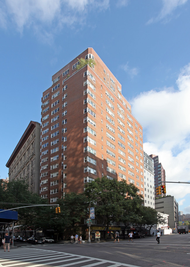 77 E 12th St in New York, NY - Building Photo - Building Photo