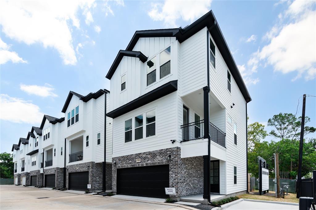 712 W Donovan St in Houston, TX - Building Photo
