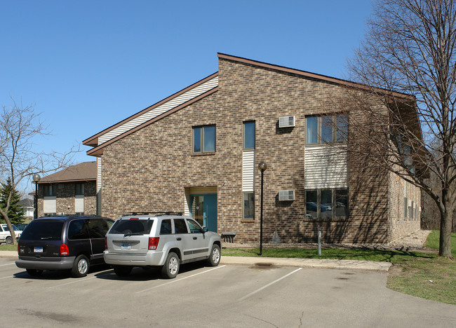 North Oak Apartments in Northfield, MN - Building Photo - Building Photo