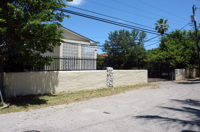 Terrace View Apartments in Miami, FL - Building Photo - Building Photo