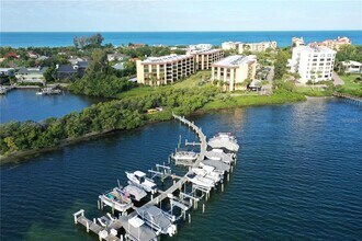 8767 Midnight Pass Rd in Sarasota, FL - Building Photo - Building Photo