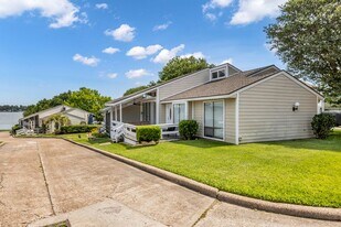 62 April Point Dr S in Montgomery, TX - Building Photo