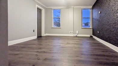 145 W Benson St, Unit 1 in Cincinnati, OH - Building Photo - Building Photo