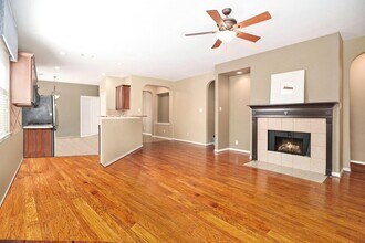 409 Livingstone Ln in League City, TX - Foto de edificio - Building Photo