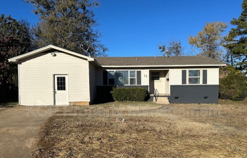 13 S Quincy Cir in Fort Smith, AR - Building Photo