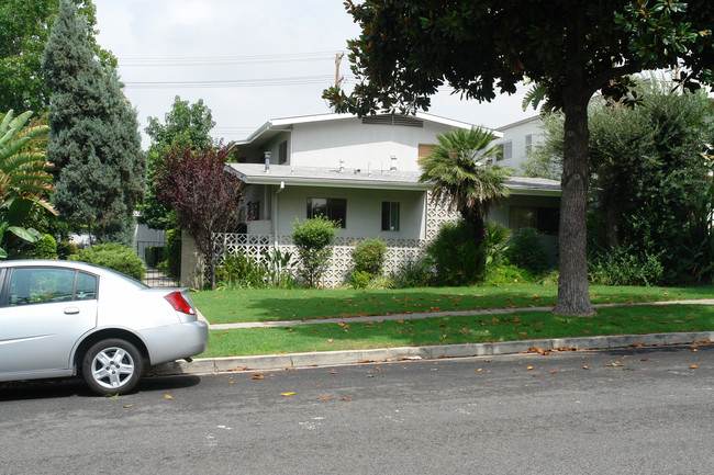 709 E Magnolia Blvd in Burbank, CA - Building Photo - Building Photo