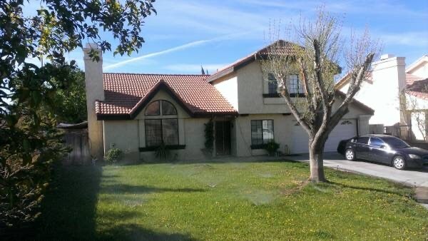 5390 Meredith Ave in Palmdale, CA - Foto de edificio - Building Photo