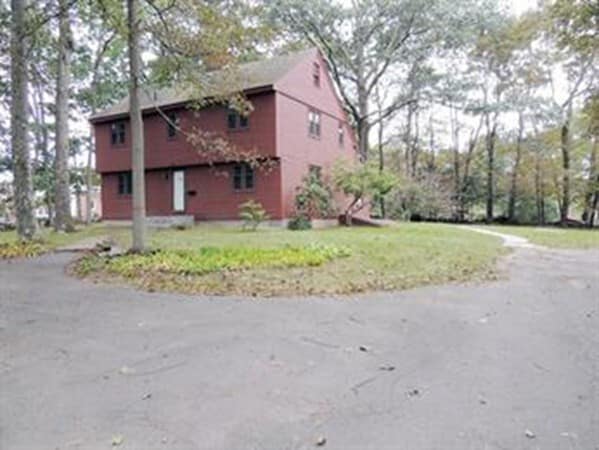 3 Mudge Way in Bedford, MA - Building Photo