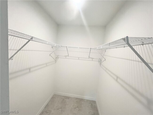 2538 NW 24th Pl in Cape Coral, FL - Foto de edificio - Building Photo