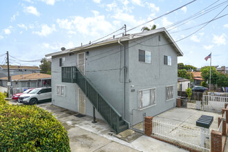 2215-2225 Smythe Ave in San Ysidro, CA - Building Photo - Primary Photo