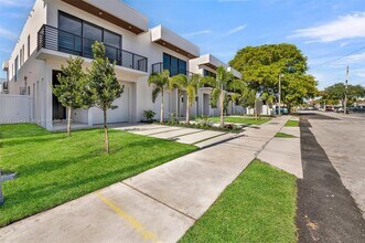 920 NE 17th Ave in Fort Lauderdale, FL - Building Photo - Building Photo