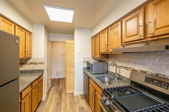 Oak Tree Village in Edison, NJ - Foto de edificio - Interior Photo