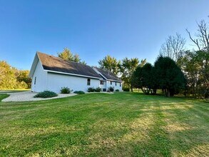 3306 11th St NE in Austin, MN - Building Photo - Building Photo