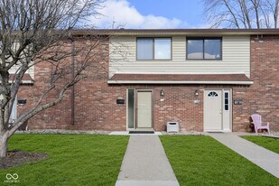 114 Greenwood Trail N Dr in Greenwood, IN - Building Photo