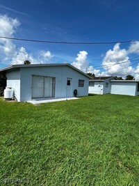 2207 Croton Ct in Lehigh Acres, FL - Foto de edificio - Building Photo