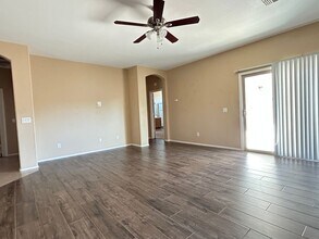 14625 W Watson Ln in Surprise, AZ - Foto de edificio - Building Photo